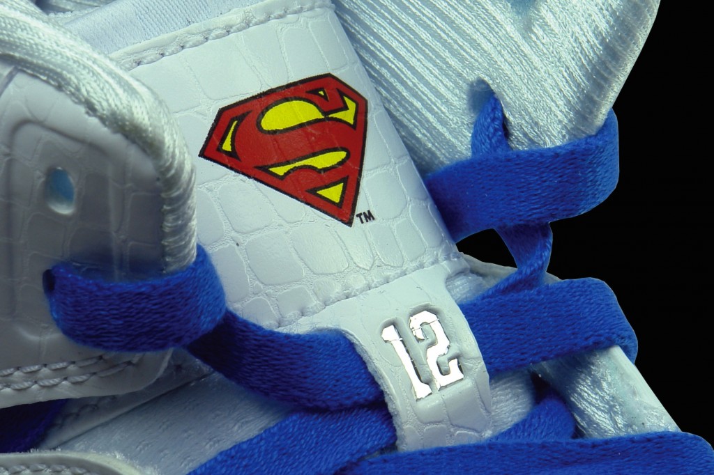 adidas-ts-beast-commander-superman-logo