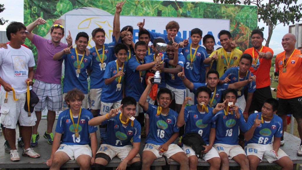 Pilipinas Cup U17 Champions Loyola MSA with Monty Roxas leftmost and Maxie Abad 2nd from left