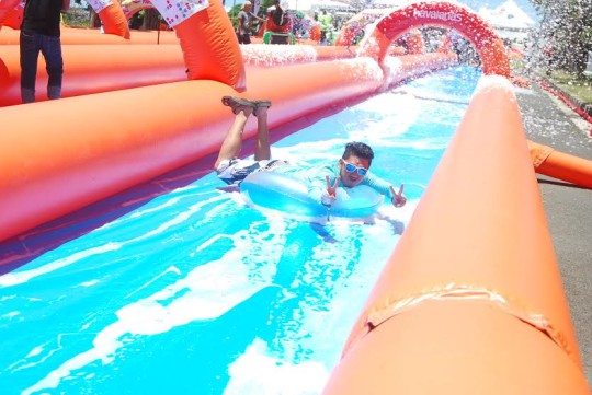 Friends, family, young, and old enjoyed zooming through one thousand feet of happiness at Slidefest Philippines last May 16-17, 2015, Filinvest City, Alabang.  © Picture Fast / Slidefest Phlippines