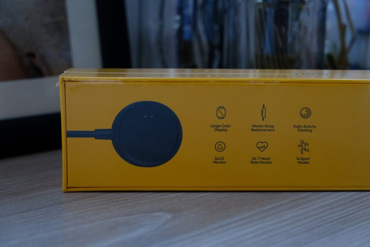 Photo of the back part of the Realme Watch box